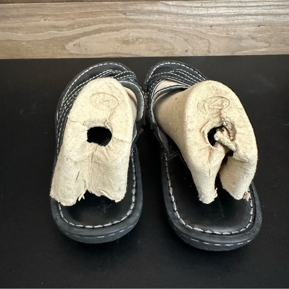 Born Women’s Black Leather Strappy Flat Cushioned Comfort Sandals 9 Flip Flops - Picture 9 of 9